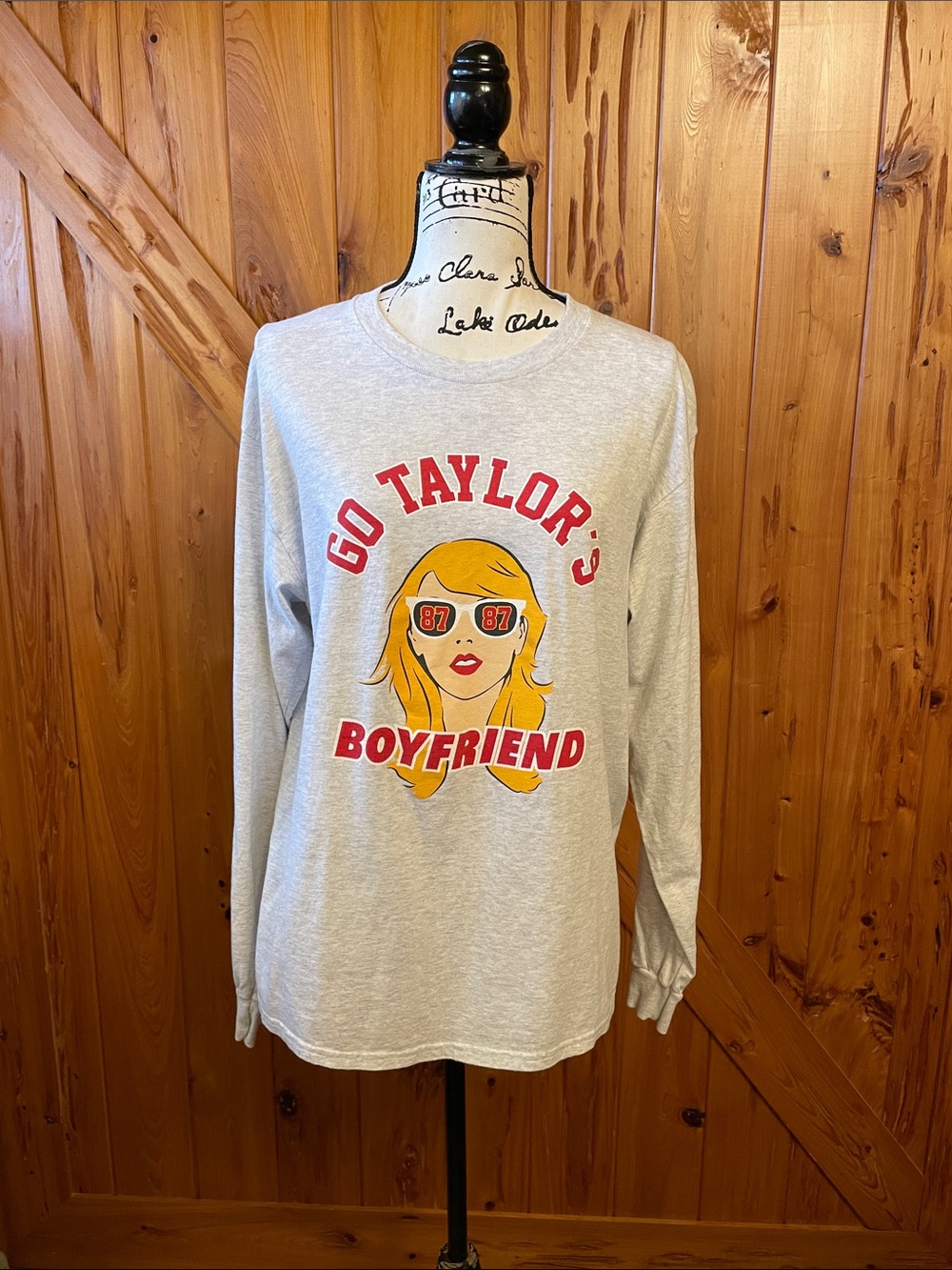Go Taylor's Boyfriend Travis Kelce Graphic Long-Sleeve Tee - Gray